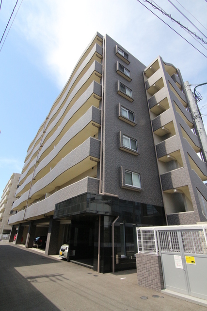 建物外観　ハウスメイトの管理物件♪お住まいのトラブルはお部屋プラスで２