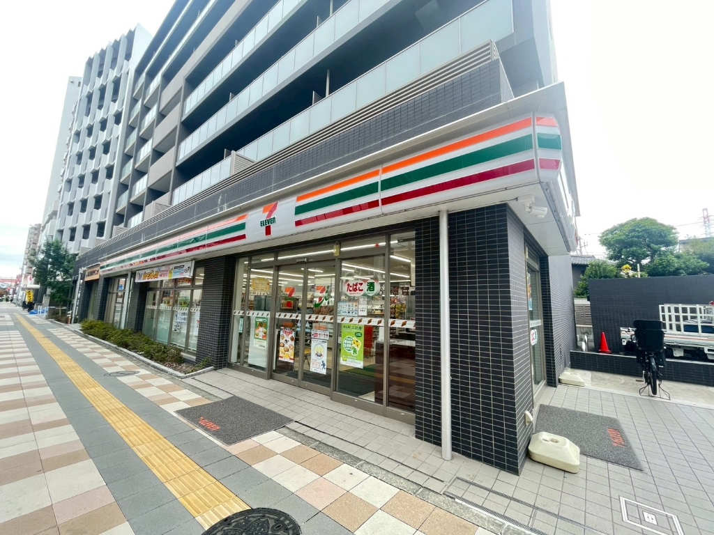 コンビニ　セブンイレブン 扇大橋駅前店（コンビニ）まで613m