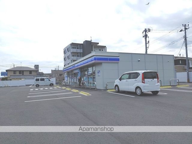 コンビニ　ローソン（コンビニ）まで877m