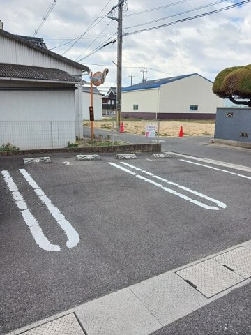 駐車場　駐車場に車を止められます