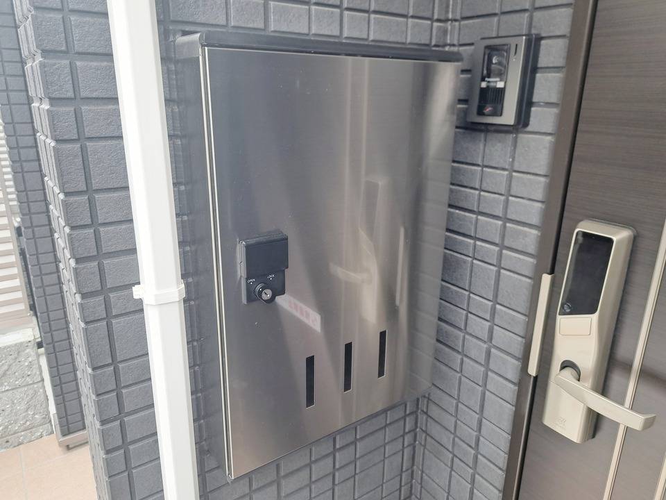 エントランス　宅配ボックス