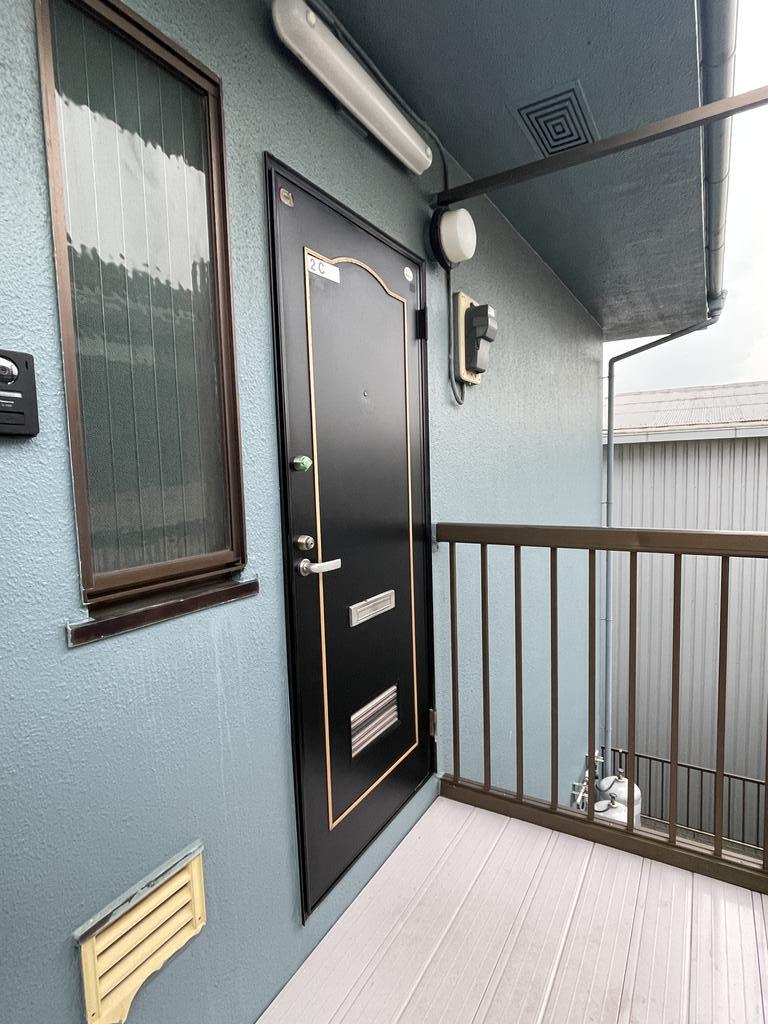 玄関　安心のダブルロック。前回募集写真。