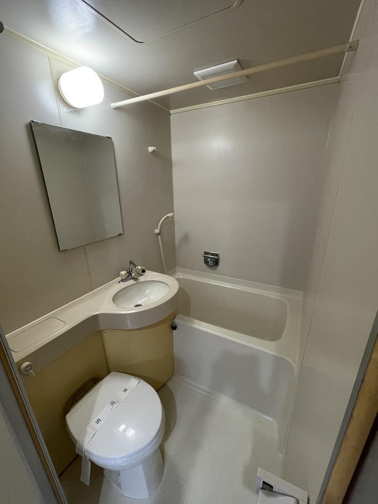 バス・シャワールーム　カウンター付のユニットバス