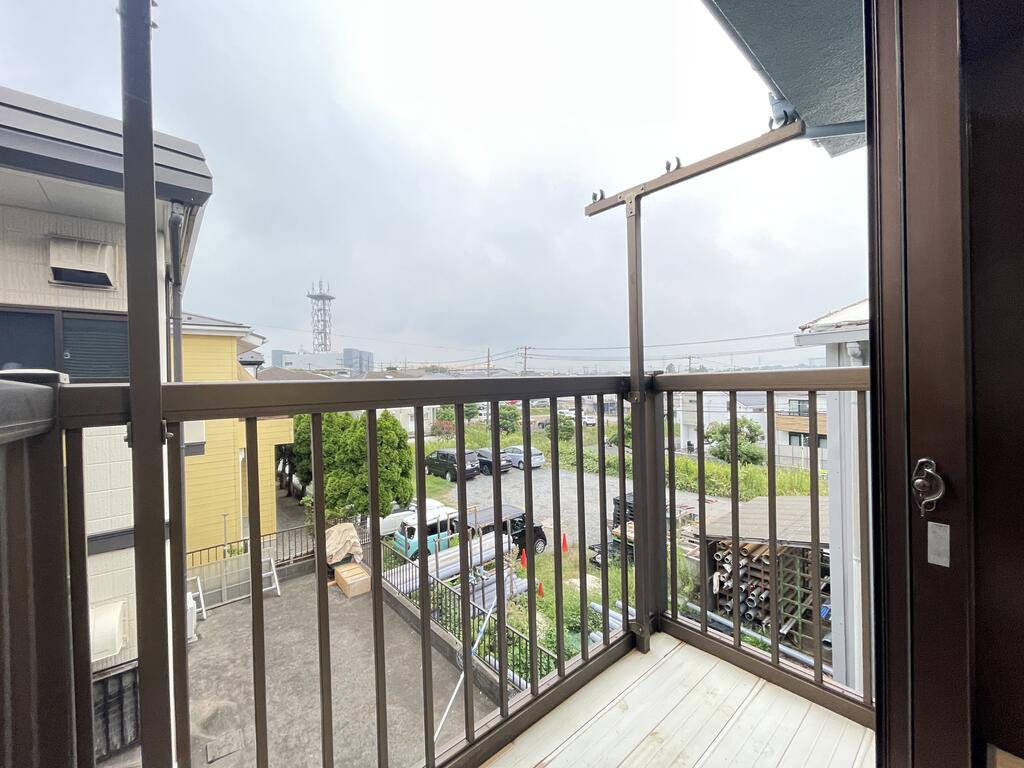 バルコニー　2階角部屋に付、開放感あります。前回募集写真。