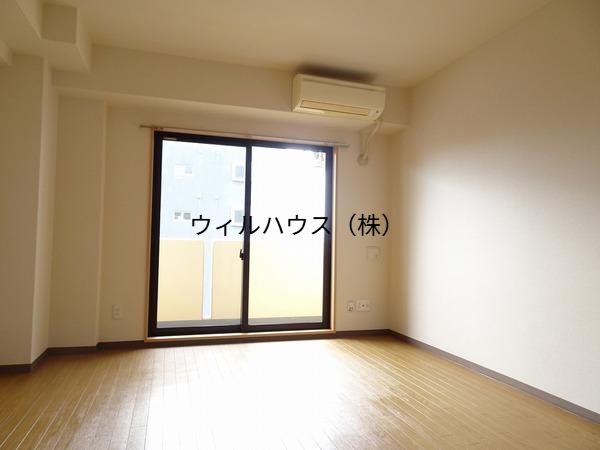 居室・リビング　広々洋室！