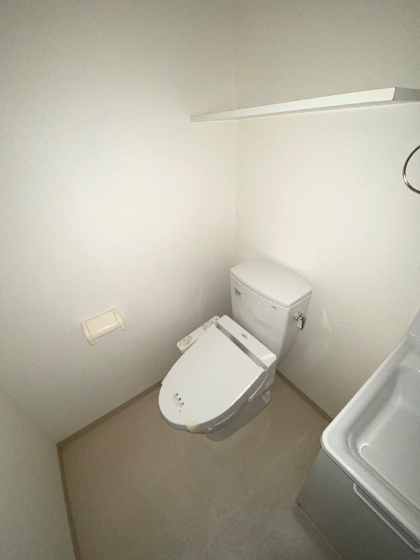 トイレ　※別のお部屋のお写真です。御参考までに。