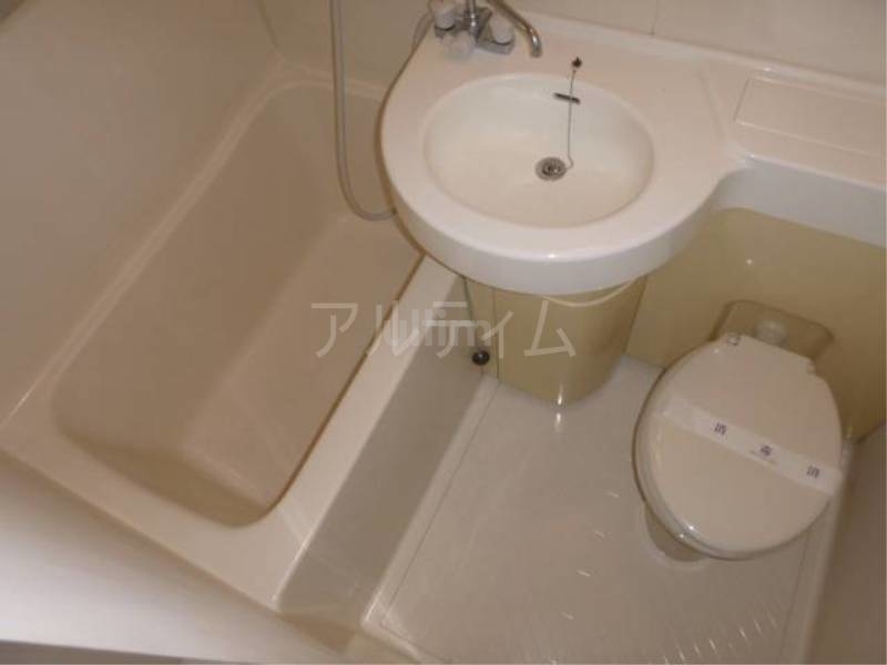 バス・シャワールーム　※別のお部屋の写真です