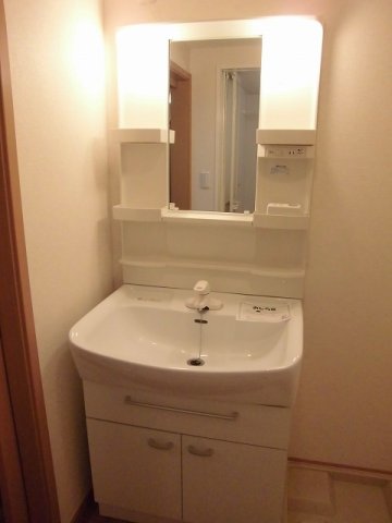 洗面設備　独立洗面化粧台付き