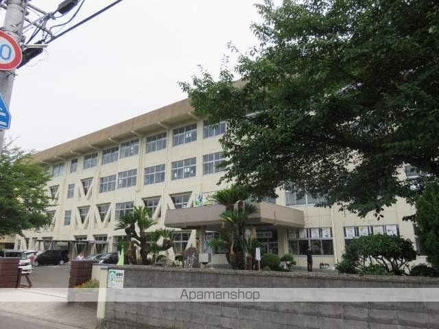 中学校　泉川中学校（中学校）まで1165m