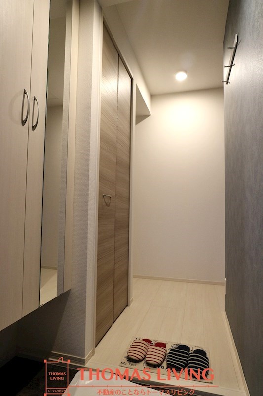玄関　写真は同型タイプです。