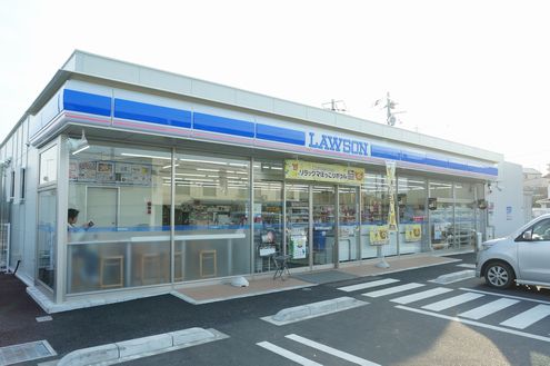 コンビニ　ローソン 伊勢原岡崎店（コンビニ）まで375m