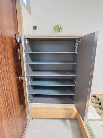収納　下足を収納できるためオシャレもしやすい