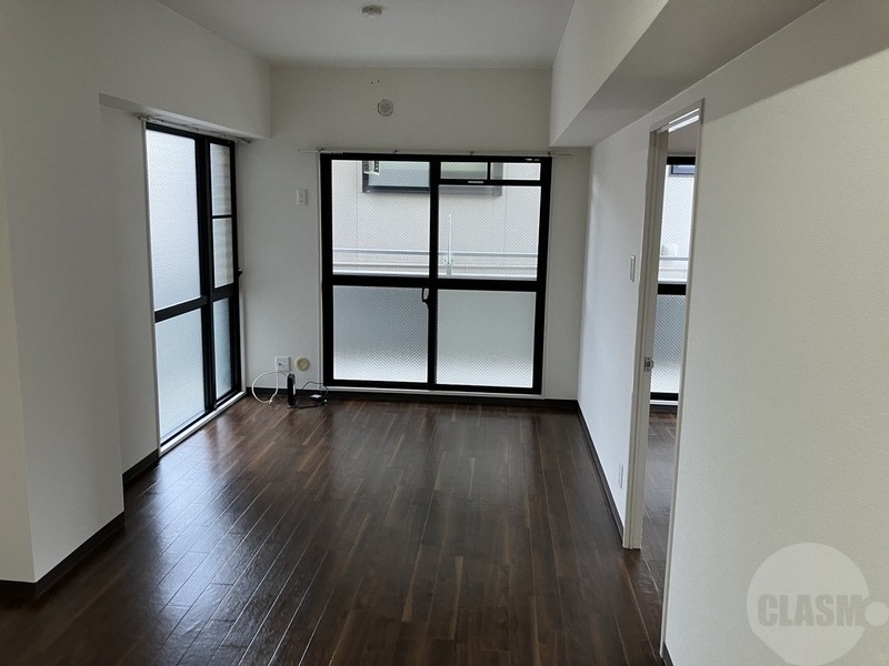 居室・リビング　二面採光のリビング