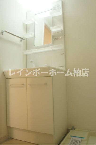 洗面設備　スペースが確保できる洗面所です