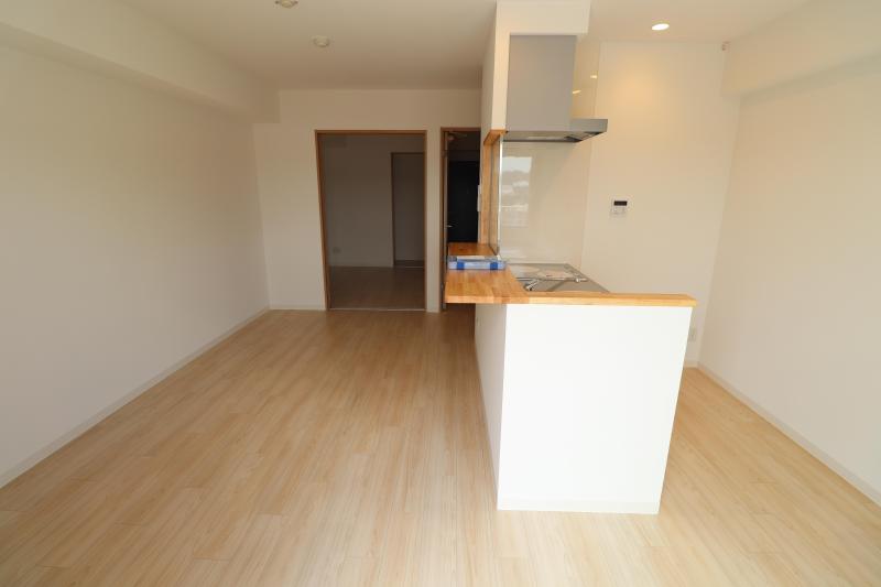 その他　バルコニーから見たリビング