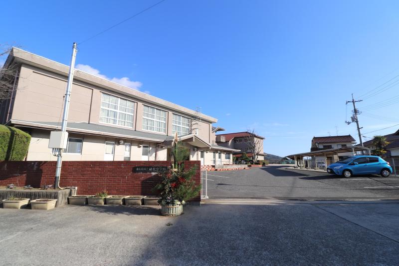 中学校　磯松中学校（中学校）まで2700m