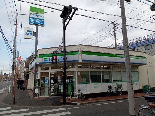 コンビニ　ファミリーマート（コンビニ）まで550m