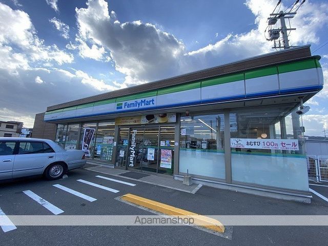 コンビニ　ファミリーマート（コンビニ）まで297m