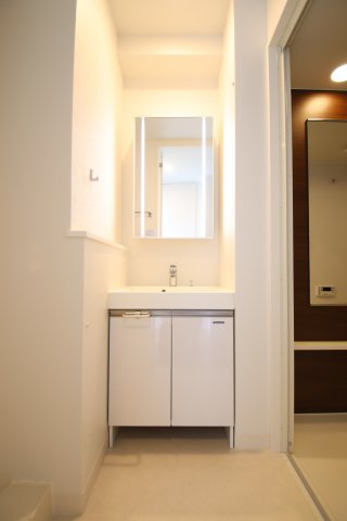洗面設備　朝の身支度には欠かせない独立洗面化粧台