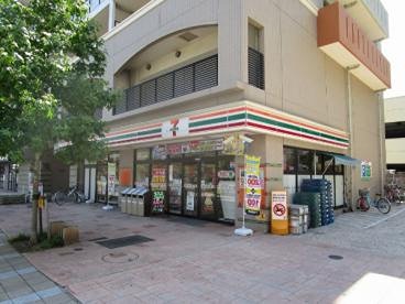 コンビニ　セブンイレブン 足立西新井栄町3丁目店（コンビニ）まで116m