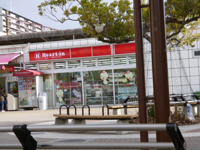 コンビニ　セブンイレブンハートインJR守山駅西口店（コンビニ）まで150m