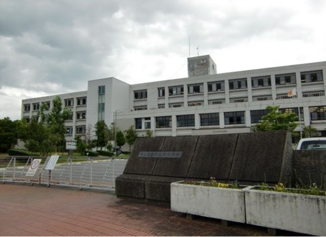 中学校　守山市立守山南中学校（中学校）まで1800m