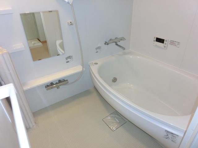 バス・シャワールーム　足の伸ばせる大きな浴槽♪　※参考写真