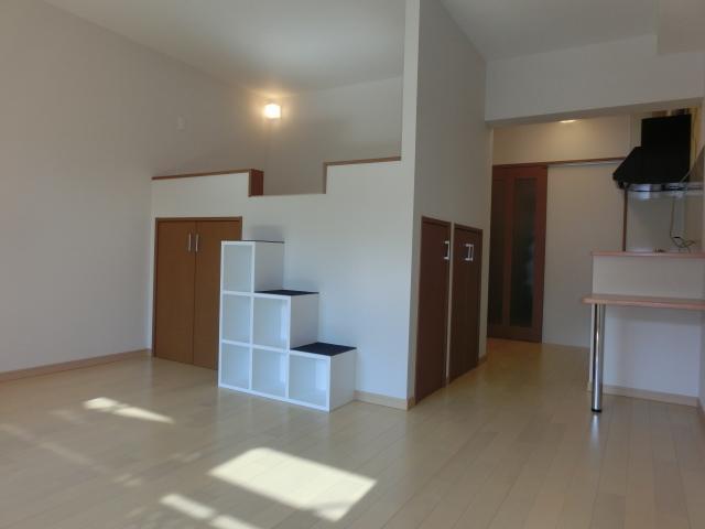 居室・リビング　居室部分で約９帖あり広さも十分です