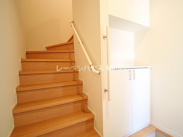 玄関　レーベンハウス桶川店へ　048-787-5511