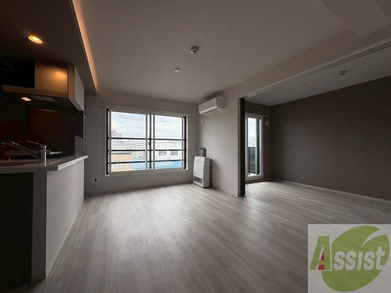 居室・リビング　広々としたリビングですね。使い勝手がよさそうですね！