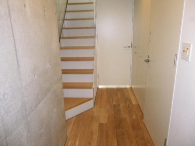 玄関　※別部屋参考写真です。