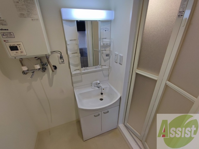 洗面設備　シャンプードレッサー。身支度はここでばっちりですね。