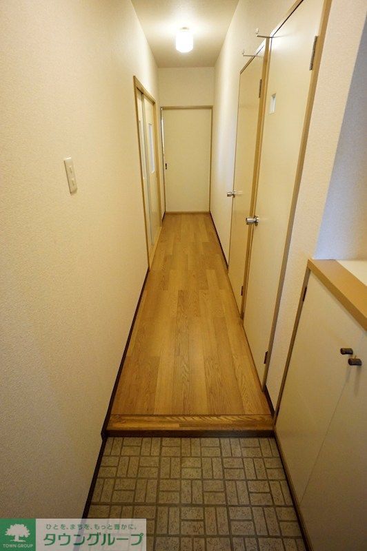 玄関　※他部屋写真で反転タイプ使用してます