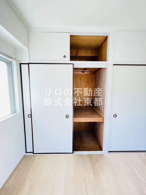 収納　押入れタイプは奥行がある収納力！