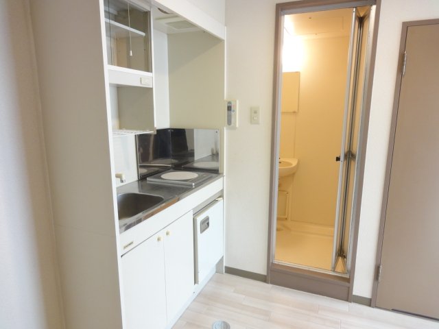 キッチン　同物件別号室のものです。