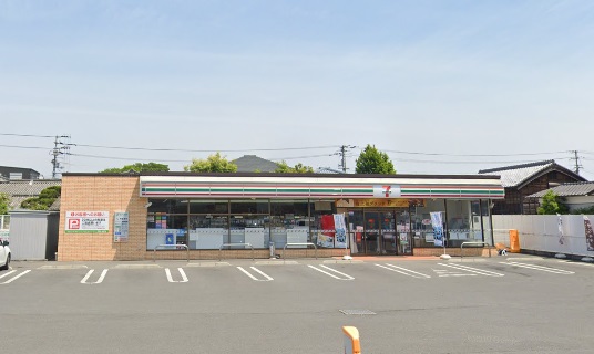 コンビニ　セブンイレブン徳島国府町府中店（コンビニ）まで588m