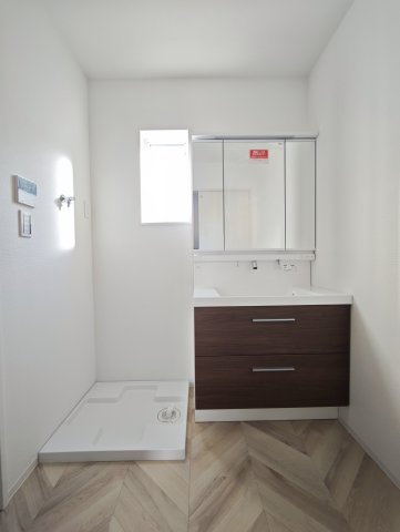 洗面設備　サイズ900・ミラーキャビネット付き