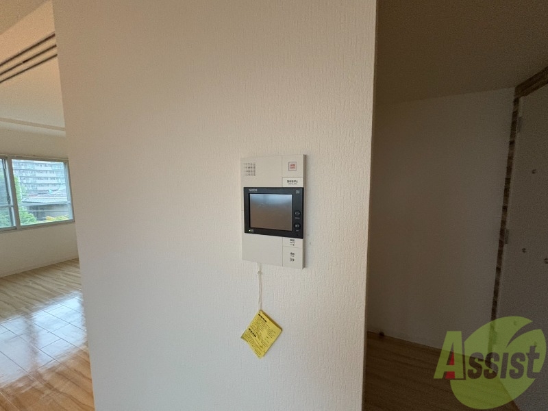 セキュリティ　ＴＶモニター付インターホンです。来客者の顔が見えるので安心！