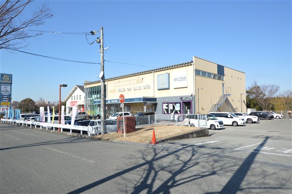 レンタルビデオ　ＴＳＵＴＡＹＡジェームス山店（レンタルビデオ）まで559m