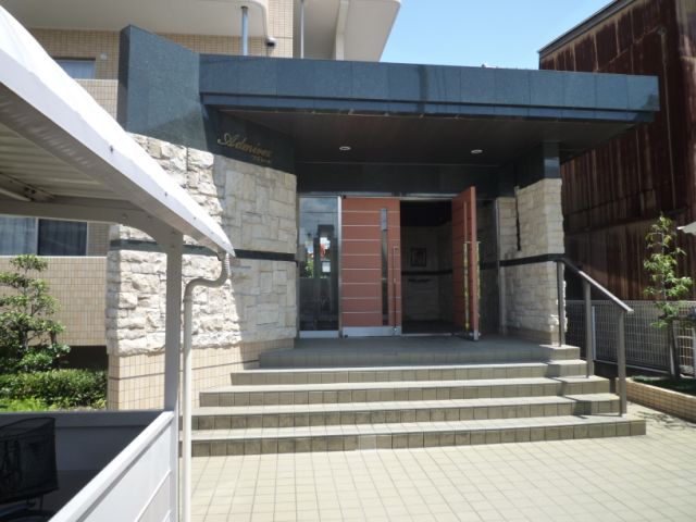 エントランス　豪華なエントランスホール。