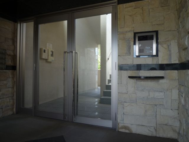 ロビー　オートロックあり、安心です。