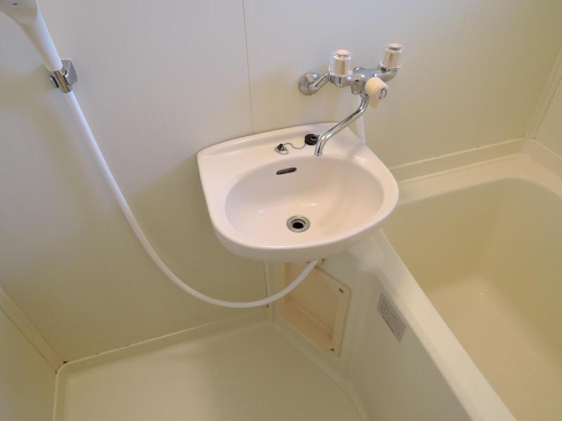 洗面設備　お部屋はモデルルームになります