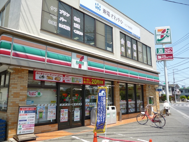 コンビニ　セブンイレブン（コンビニ）まで831m