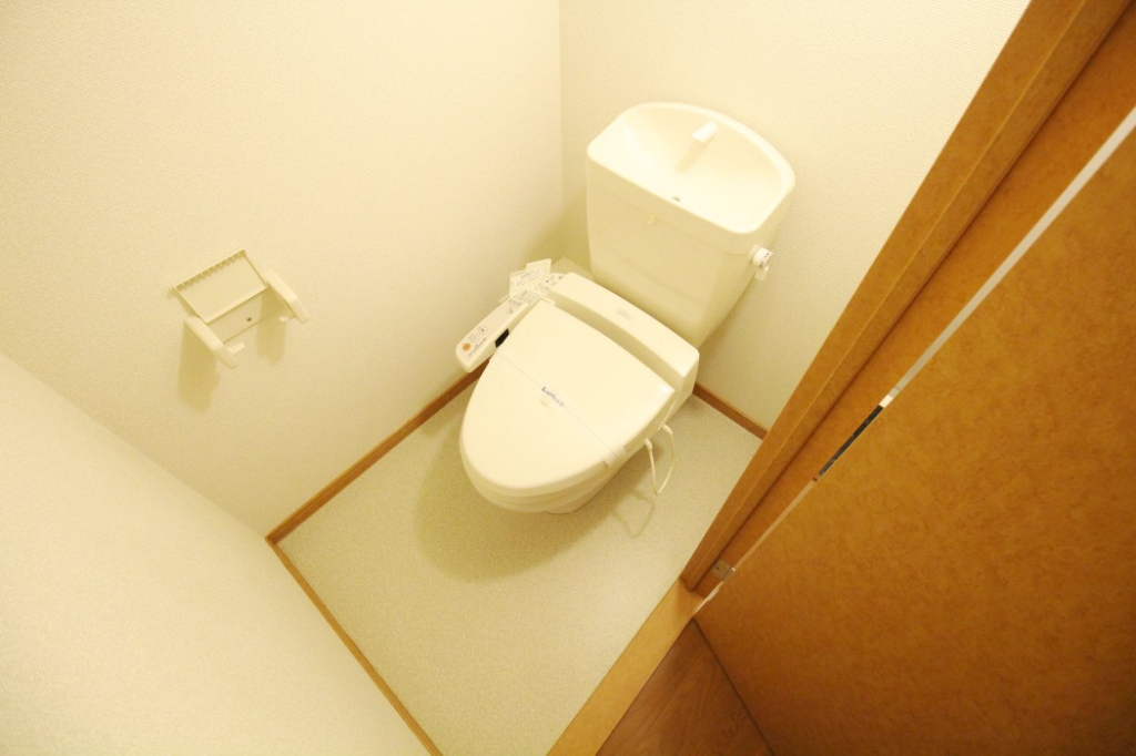 その他　こちらも人気設備の一つ、温水洗浄便座付きです♪