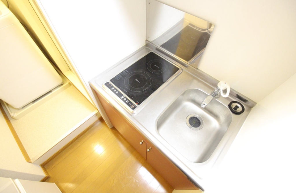 キッチン　お手入れがしやすいタイプの電気コンロです♪