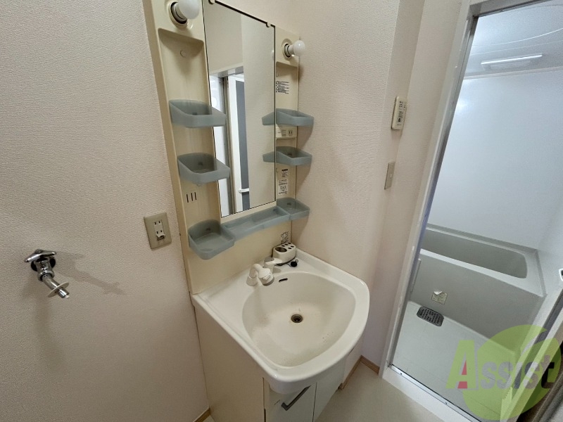 洗面設備　独立洗面台で朝の身支度も快適にすることが出来ます。