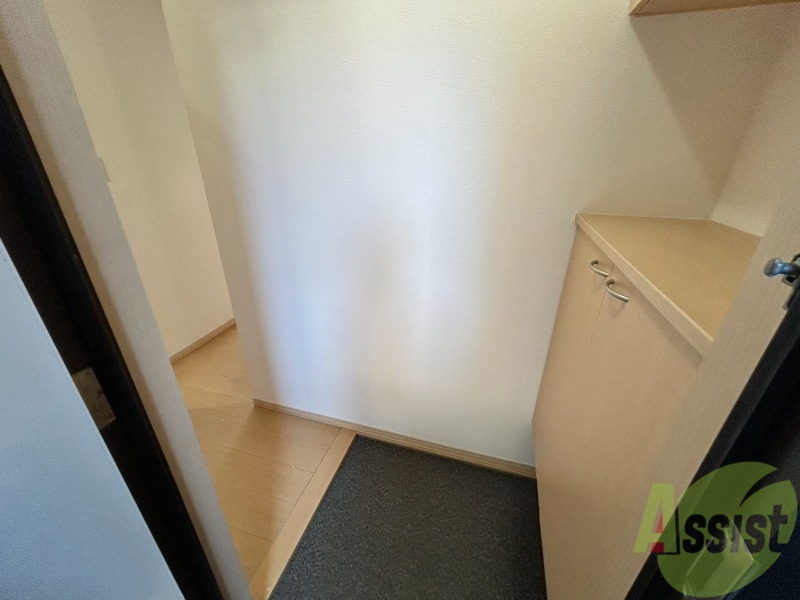 玄関　玄関はこのような感じです。広々として靴も履きやすそうです。