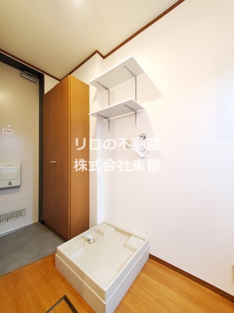 その他　上部棚が使いやすい洗濯機置場♪