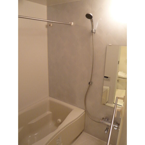 バス・シャワールーム　便利な追い焚き機能、浴室乾燥機付き♪