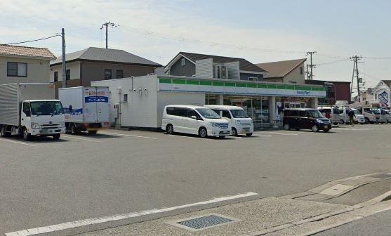 コンビニ　ファミリーマート姫路勝原店（コンビニ）まで450m